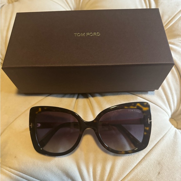 Tom Ford Gianna Sunglasses - Picture 2 of 6